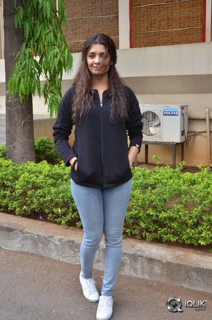 Ritika-Singh-at-Guru-Movie-Success-Meet